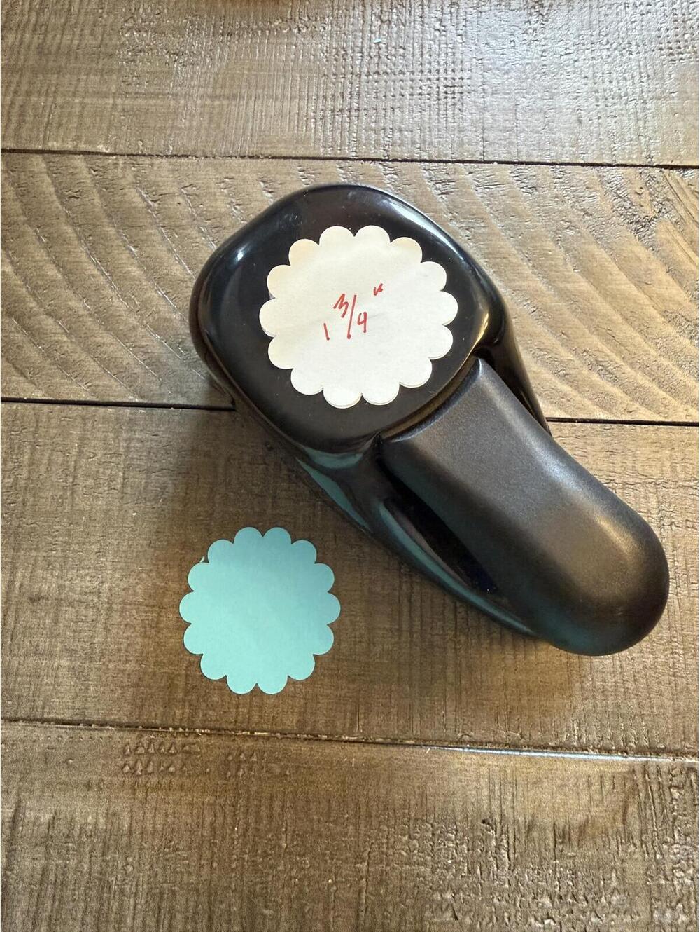 Stampin’ Up 1 3/4 inch scalloped circle shape punch